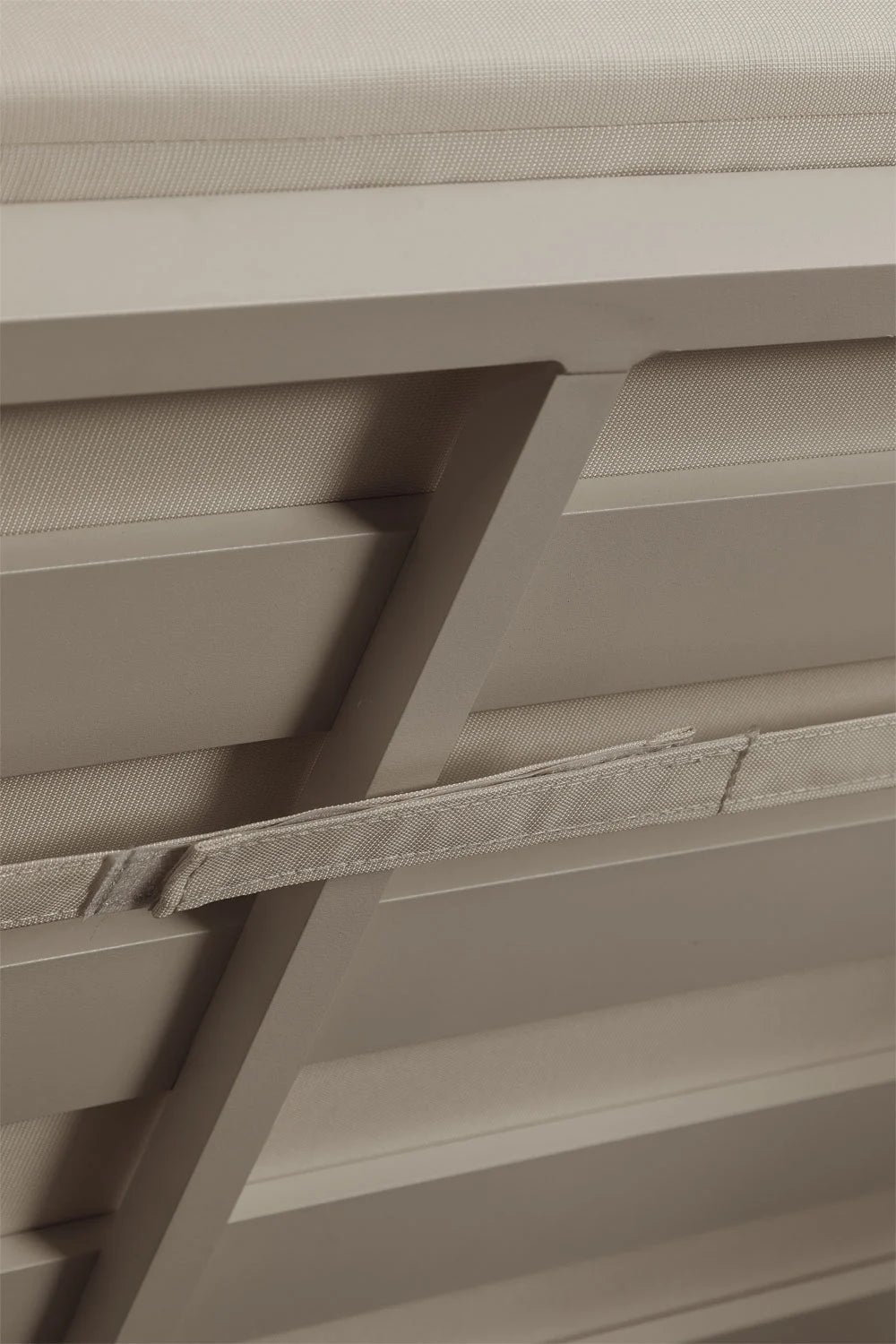 Cama balinesa reclinable en aluminio y tela Nasau